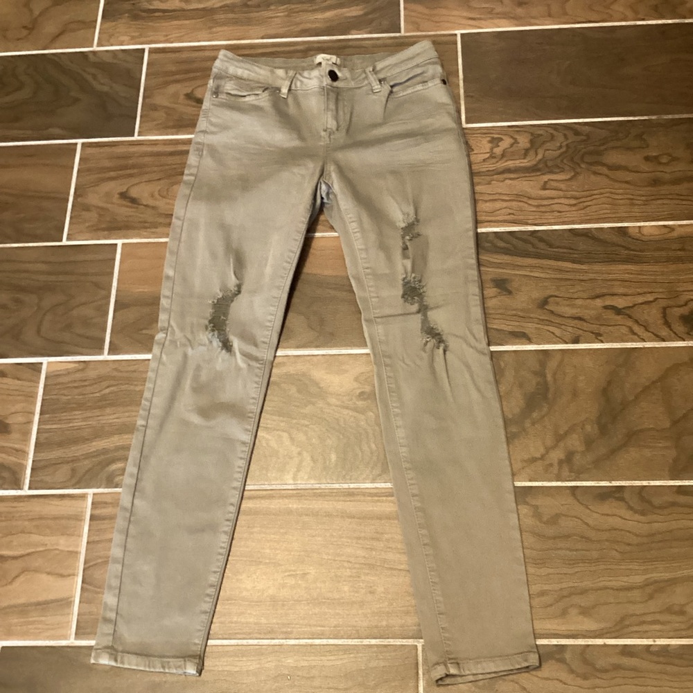 Easel ladies pants SZM, green khaki in color, distressed, see pics for details